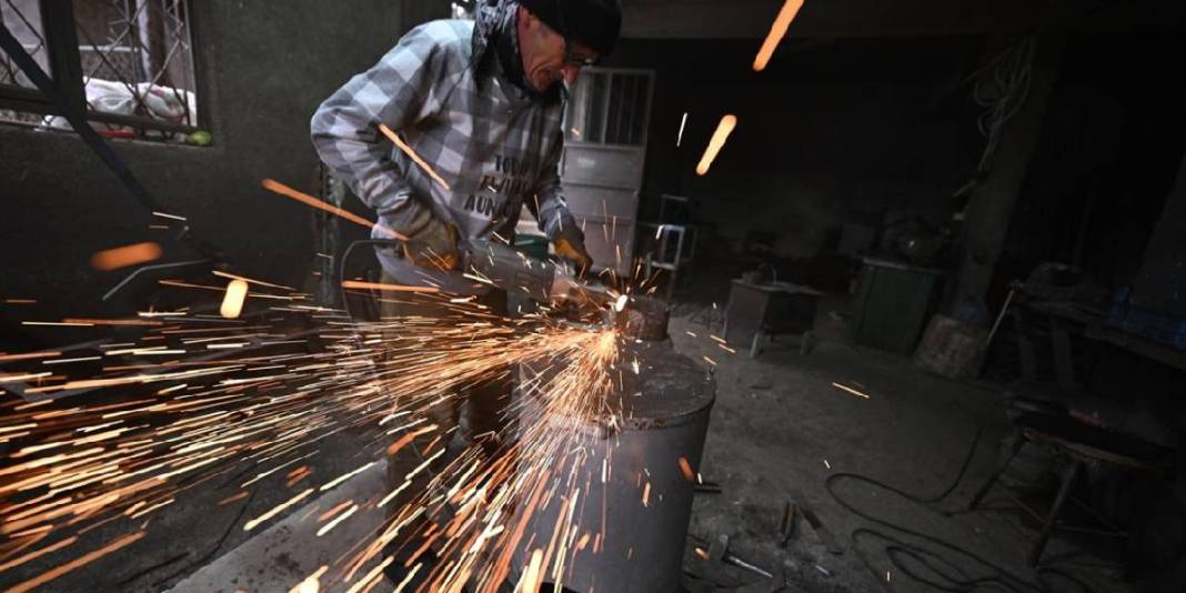 Dayanıklılığı ve çok yönlü kullanımı dikkat çekiyor! 35 yıldır el emeğiyle üretiyor: ‘Ölene kadar devam edeceğim’ 3